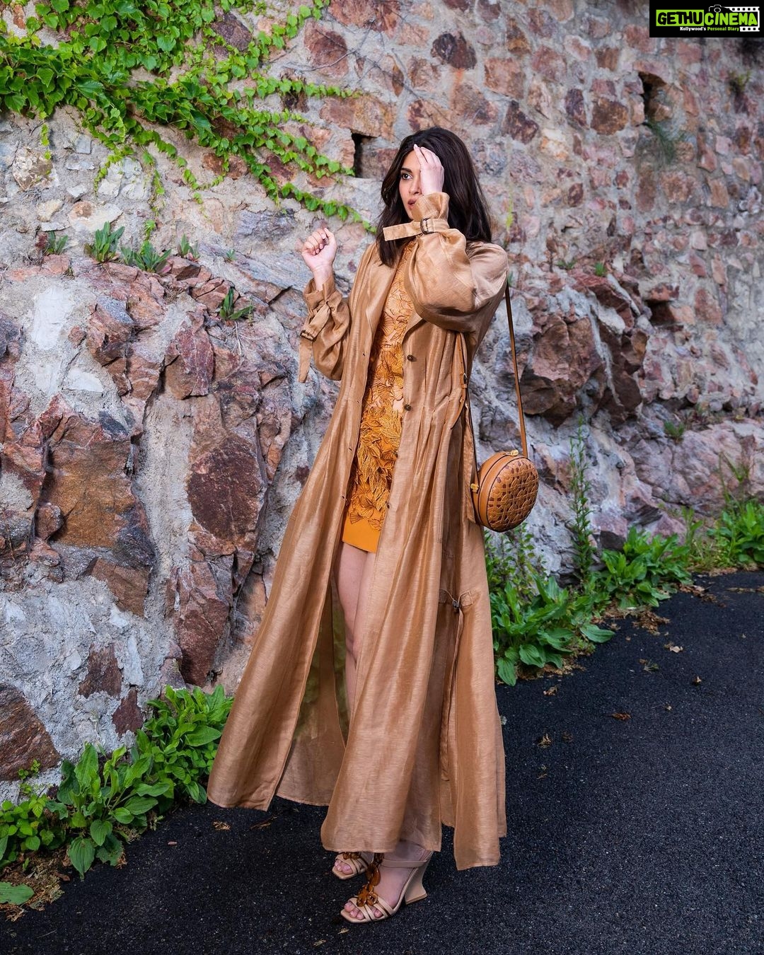 Diana Penty Instagram - My last day on the French Riviera, in @albertaferretti 😍 Au revoir Cannes…until we meet again ❤️ Full look: @albertaferretti Stylist: @namitaalexander Style team: @thanishqkokare Make Up/Hair: @shraddhamishra8 Photographer: @eastmancolourr Videographer: @amitsingh.dop, @shakeelbinafzal #GreyGoose #ViveLeVoyage @festivaldecannes, @greygoose @fetch_india Cannes, France