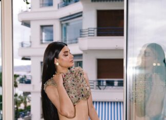 Diana Penty Instagram - All that glitters…✨💫 #Cannes2023 Outfit: @falgunishanepeacockindia Earrings: @viangevintage Rings: @zariinjewelry @vblitzcommunications MUAH: @shraddhamishra8 Creative Design Director & Stylist: @namitaalexander Photographer: @eastmancolourr @wilsonballarin Videographer: @amitsingh.dop @shakeelbinafzal #GreyGoose #ViveLeVoyage @GreyGoose @fetch_india Cannes, France