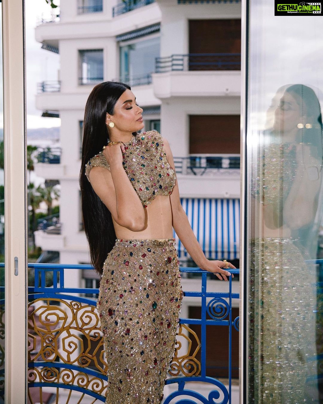 Diana Penty Instagram - All that glitters…✨💫 #Cannes2023 Outfit: @falgunishanepeacockindia Earrings: @viangevintage Rings: @zariinjewelry @vblitzcommunications MUAH: @shraddhamishra8 Creative Design Director & Stylist: @namitaalexander Photographer: @eastmancolourr @wilsonballarin Videographer: @amitsingh.dop @shakeelbinafzal #GreyGoose #ViveLeVoyage @GreyGoose @fetch_india Cannes, France