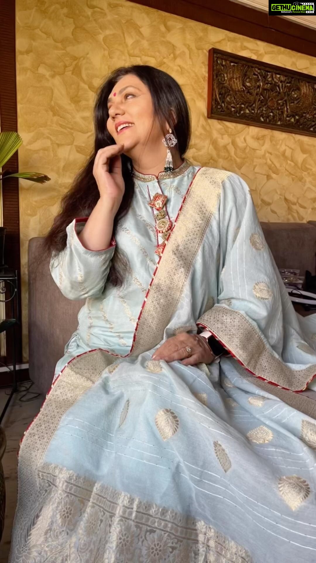 Dipika Chikhlia Instagram - Good morning :) …How is the world doing #instagood #photography #photooftheday #instagram #picoftheday #fashion #beautiful #instadaily #mumbai #style #photo #happy #explore #reelitfeelit #reelofinstagram #reels #fashionreel #moodyreel #mumbaiinstagram #instagramreel #instareels #dipika #dipikachikhlia #dipikachikhliatopiwala #viral #trending #reels #india #bharat #positive #positivity