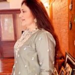Dipika Chikhlia Instagram - Dressing up just brings a smile :) Styled by @almari_bysheetaloberoi #instagood #photography #photooftheday #instagram #picoftheday #fashion #beautiful #instadaily #mumbai #style #photo #happy #explore #reelitfeelit #reelofinstagram #reels #fashionreel #moodyreel #mumbaiinstagram #dipika #dipikachikhlia #dipikachikhliatopiwala #trendingreels#viralvideos #instagramreel #instareel