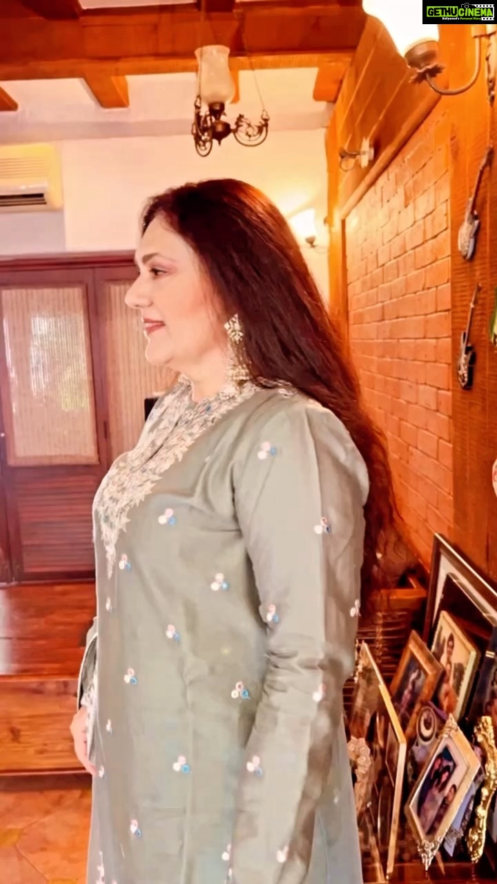 Dipika Chikhlia Instagram - Dressing up just brings a smile :) Styled by @almari_bysheetaloberoi #instagood #photography #photooftheday #instagram #picoftheday #fashion #beautiful #instadaily #mumbai #style #photo #happy #explore #reelitfeelit #reelofinstagram #reels #fashionreel #moodyreel #mumbaiinstagram #dipika #dipikachikhlia #dipikachikhliatopiwala #trendingreels#viralvideos #instagramreel #instareel