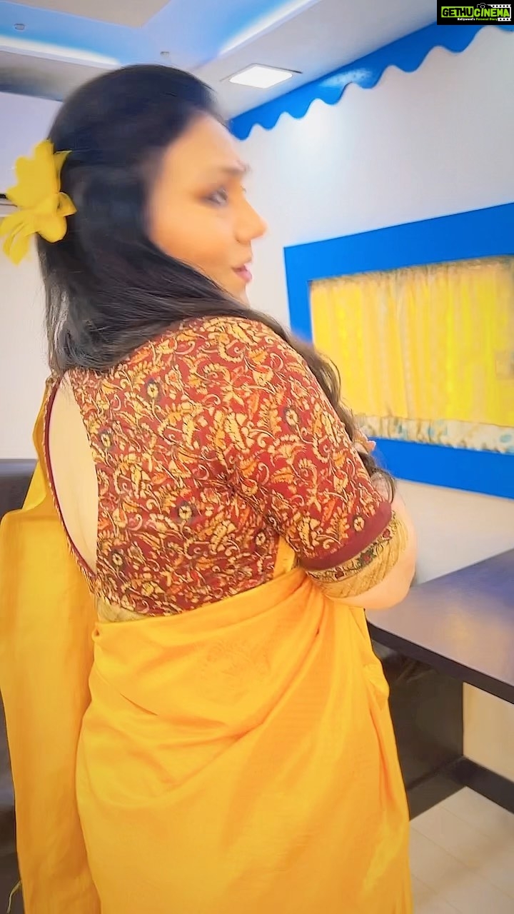 Dipika Chikhlia Instagram - Old is gold …Hindi songs on my mind …shoot time video # #trending #trendingreels #instagood #photography #photooftheday #instagram #picoftheday #fashion #beautiful #instadaily #mumbai #style #photo #happy #explore #reelitfeelit #reelofinstagram #reels #fashionreel #moodyreel #mumbaiinstagram #instagramreel #instareel