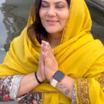 Dipika Chikhlia Instagram - Ganga ji ke kinare ……:) blessed and blessings to you all 🙏💕 #ganga #river #india #sanatandharma #instagood #photography #photooftheday #instagram #picoftheday #fashion #beautiful #instadaily #mumbai #style #photo #happy #explore #reelitfeelit #reelofinstagram #reels #fashionreel #moodyreel #mumbaiinstagram #instagramreel #instareel#dipikachikhliatopiwala #Trendingreels #viral #Viralvideo #dipikachikhlia