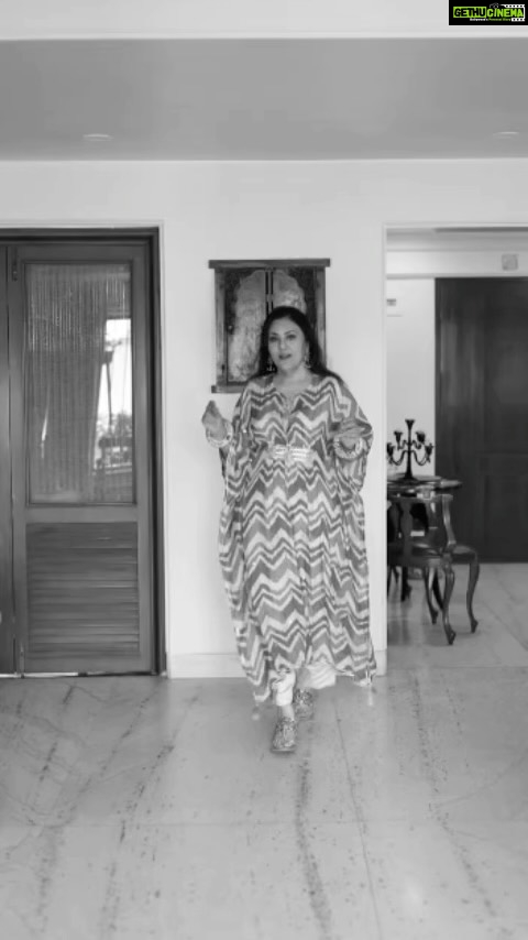Dipika Chikhlia Instagram - Just the note to kick start Monday Kaftan#instagood #photography #photooftheday #instagram #kaftan #dance #monday #mondayblues #picoftheday #fashion #beautiful #instadaily #mumbai #style #photo #happy #explore #reelitfeelit #reelofinstagram #reels #fashionreel #moodyreel #mumbaiinstagram #instagramreel #instareel