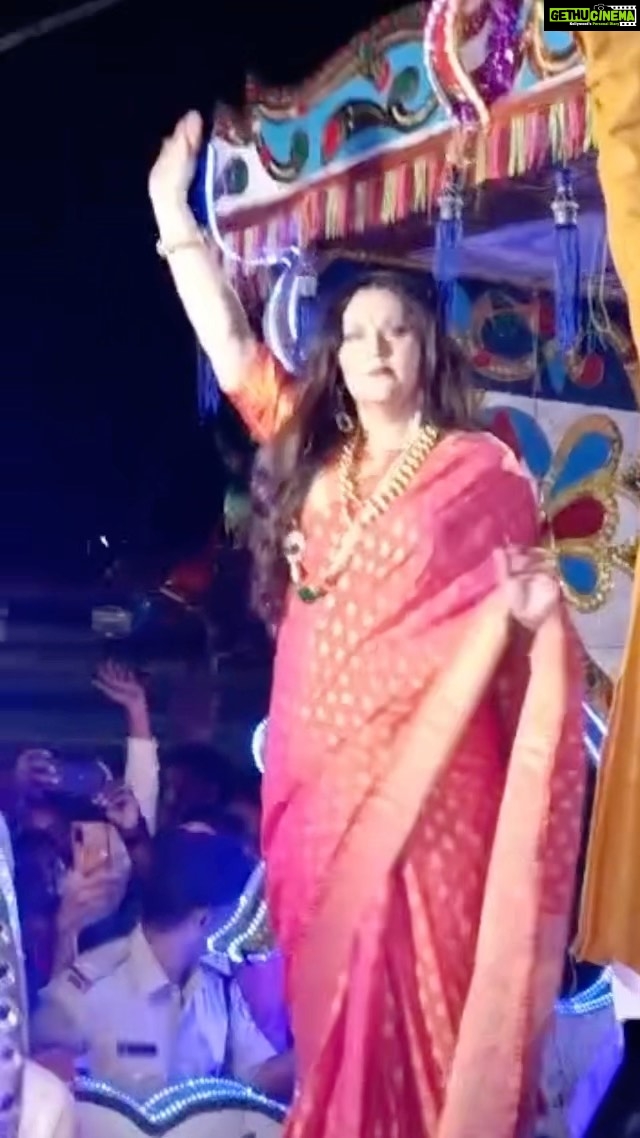 Dipika Chikhlia Instagram - The frenzy in the crowd so overwhelmed with their love ❤️ #instagood #photography #photooftheday #instagram #picoftheday #fashion #beautiful #instadaily #mumbai #style #photo #happy #explore #reelitfeelit #reelofinstagram #reels #fashionreel #moodyreel #mumbaiinstagram #instagramreel #instareels #ram #sita #ramayana #ramsita #crowd #love #largerthanlife #god #goddess