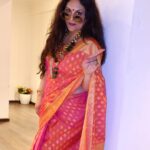 Dipika Chikhlia Instagram - Meri nazar se bachke kaha jaoge ((( mood ) lolz #saree #orange #show #events #ram #sita #ramayana #jaibajrangbali #instagood #photography #photooftheday #instagram #picoftheday #fashion #beautiful #instadaily #mumbai #style #photo #happy #explore #reelitfeelit #reelofinstagram #reels #fashionreel #moodyreel #mumbaiinstagram #instagramreel #instareel