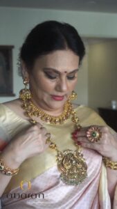 Dipika Chikhlia Instagram - A time for celebration, a time for victory of good over bad, a time when the world sees the example of the power of good. Let us continue the same true spirit.

Burn all ego, hatred and anger within you along with the effigy of Ravana on the auspicious occasion of Dussehra!

Thank You ABARAN TIMELESS JEWELLERY for this opportunity of sharing the story of Dussehra in brief.

#dussehra #abaranjewellery #abaranbangalore #ramayan #sitaji #instagood #photography #photooftheday #instagram #picoftheday #fashion #beautiful #instadaily #mumbai #style #photo #happy #explore #reelitfeelit #reelofinstagram #reels #fashionreel #moodyreel #mumbaiinstagram #instagramreel #instareel#dipikachikhlia #abarantimelessjewellery  #sita  #ram