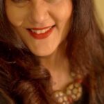 Dipika Chikhlia Instagram - Sometimes all you want is silence and some days a little music in it …. #silence #music #flowers #rose #instagood #photography #photooftheday #instagram #picoftheday #fashion #beautiful #instadaily #mumbai #style #photo #happy #explore #reelitfeelit #reelofinstagram #reels #fashionreel #moodyreel #mumbaiinstagram #instagramreel #instareel#dipikachikhliatopiwala #Trendingreels #viral #Viralvideo #dipikachikhlia