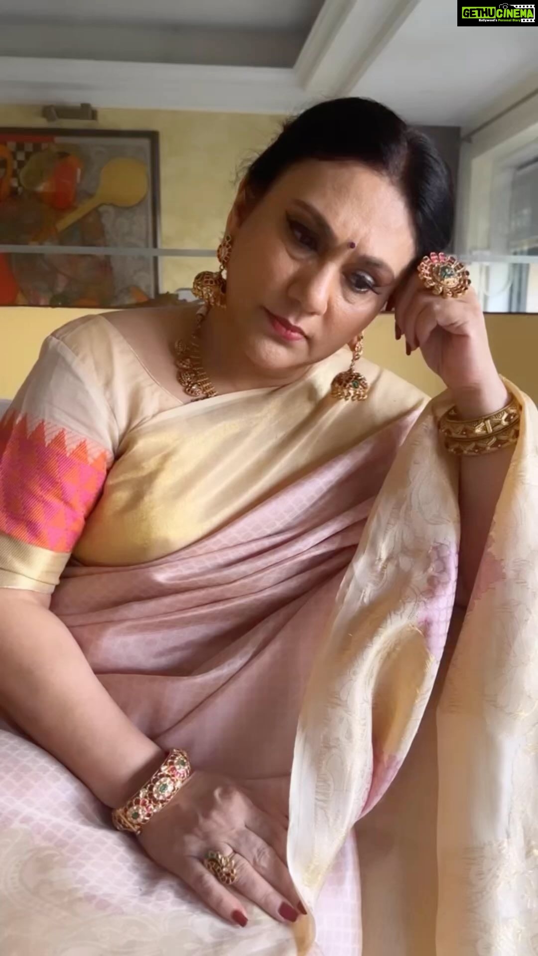 Dipika Chikhlia Instagram - :)) going with the trend #trend #going #insta ##instagood #photography #photooftheday #instagram #picoftheday #fashion #beautiful #instadaily #mumbai #style #photo #happy #explore #reelitfeelit #reelofinstagram #reels #fashionreel #ethnicreels #traditionalwear#manavmanglani #instabollywood
