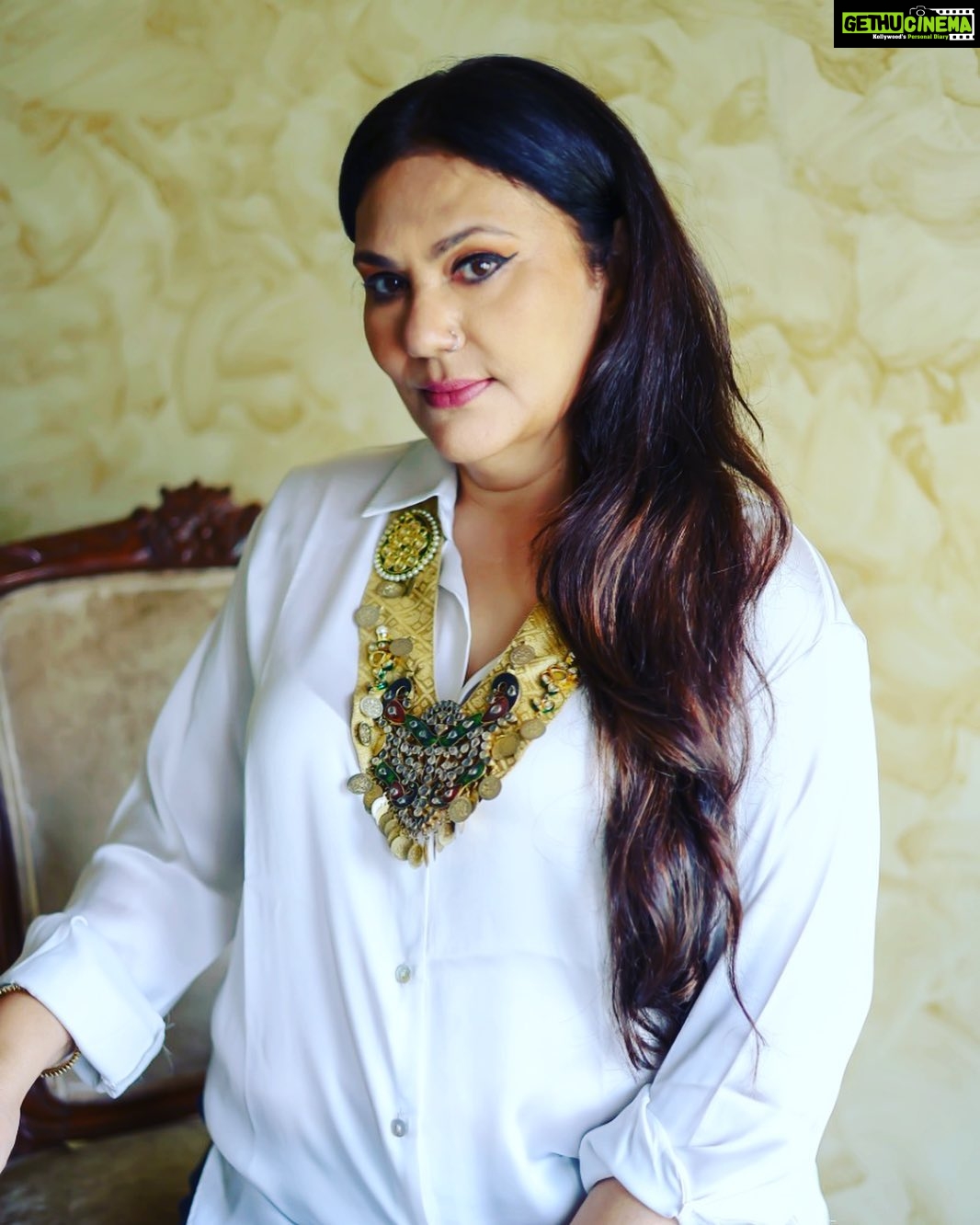 Dipika Chikhlia Instagram - The wise say ……Learn from others mistakes Style by @upasnamehtafashionjewels #instagood #photography #photooftheday #instagram #picoftheday #fashion #beautiful #instadaily #mumbai #style #photo #happy #explore #artistphotographs #indianartist #white #shirt #dress #upsanamehta