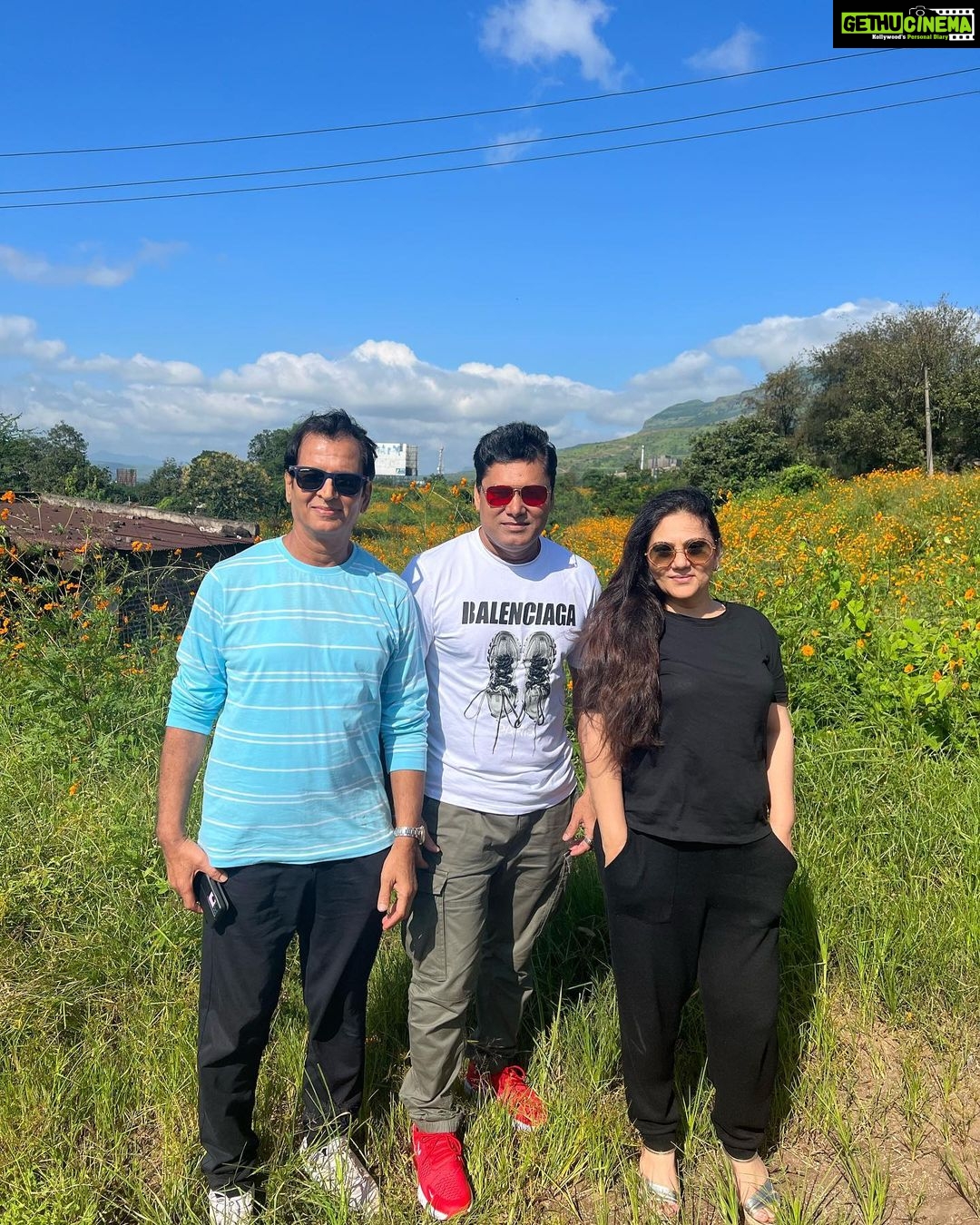 Dipika Chikhlia Instagram - En route to Ahmed nagar With laxman ji #sunillahiri @sunil_lahri #instagood #photography #photooftheday #instagram #picoftheday #fashion #beautiful #instadaily #mumbai #style #photo #happy #explore #reelitfeelit #reelofinstagram #reels #fashionreel #moodyreel #mumbaiinstagram #instagramreel #instareel Pune, Maharashtra