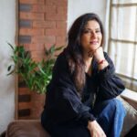 Dipika Chikhlia Instagram - Hello and good aftnoon :)) Smile completes your dressing :) keep smiling :) #instagood #photography #photooftheday #instagram #picoftheday #fashion #beautiful #instadaily #mumbai #style #photo #happy #explore #artistphotographs #indianartist#black #blackshirt #pose #moveon #colours #smile #complete