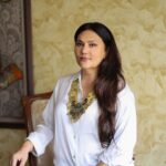 Dipika Chikhlia Instagram - Maintain peace and patience :) it all falls in place #love #instagood #instagram #photooftheday #photography #picoftheday #fashion #beautiful #smile #myself #photoshoot #dailypost #beautiful #pretty #camera #pose #life #dress #jewllery #jewellerydesign #sit #think #time #wait
