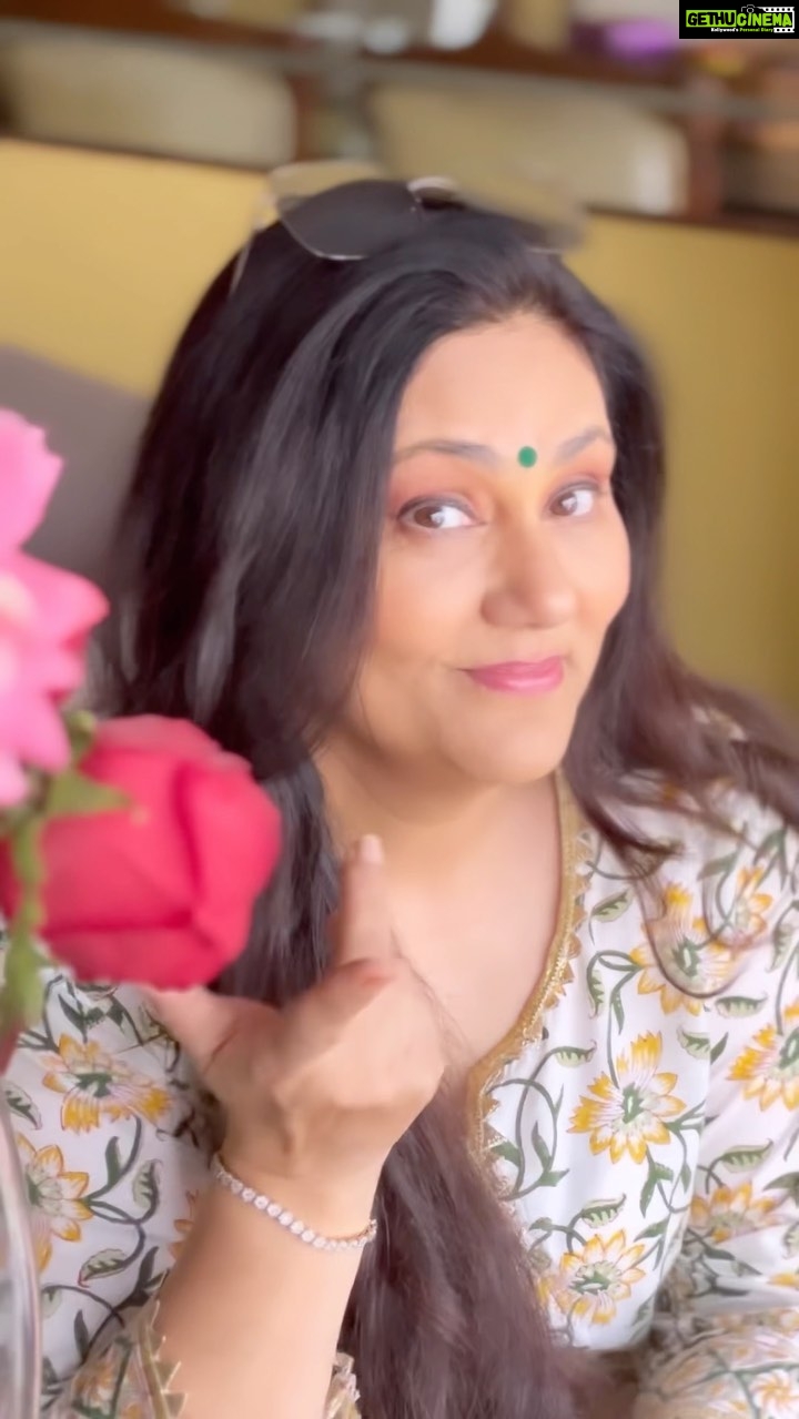 Dipika Chikhlia Instagram - Wishing you all a happy weekend :) #instagood #photography #photooftheday #instagram #picoftheday #fashion #beautiful #instadaily #mumbai #style #photo #happy #explore #reelitfeelit #reelofinstagram #reels #fashionreel #moodyreel #mumbaiinstagram #instagramreel #instareel#dipikachikhliatopiwala #Trendingreels #viral #Viralvideo#dipika#safe #weeekend #happy