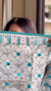 Dipika Chikhlia Instagram - Dupatta ….and a smile …job well done :) 

#love #oldsongs #70s #fallinlove #retro #instagood #photography #photooftheday #instagram #picoftheday #fashion #beautiful #instadaily #mumbai #style #photo #happy #explore #reelitfeelit #reelofinstagram #reels #fashionreel #moodyreel #mumbaiinstagram #instagramreel #instareel#dipikachikhliatopiwala
#Trendingreels  #viral 
#Viralvideo