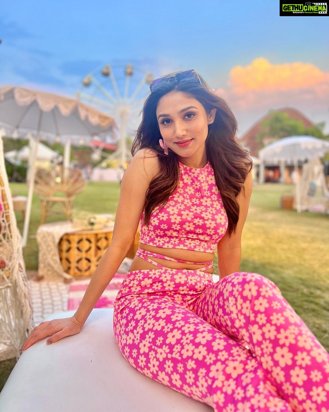 Donal Bisht Instagram - Be in the right company to flourish .. wrong company will always find a way to pull u down!! . . . . . . . . . . . . . . . . . . . . . . . . Accessories: @tiara_gal @akansha.27 . . . . . . . . . . . . . . . . . . . . . . . . . . . . . . #soulfestival #udaipur #lifestyleasia #donalbisht #hot #explore #goodmorning #donalbisht #view #instagood #instamood #goodvibes #happy #happymood #pictureoftheday #best #beautiful #dress #love #instadaily #instagram #instamood #instalike #blessed #actor #actorslife #glow #outfit #glam