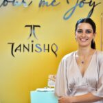 Ekta Kaul Instagram - A chorus of diverse gemstones and diamonds create a rainbow of wonder. I am truly enchanted by Tanishq’s #ColourMeJoy- the new cocktail collection of rings, earrings & cuff bangles that ring in euphoria. Indulge in the vibrant hues of #ColourMeJoy at your nearest Tanishq store or check it out on www.tanishq.co.in @tanishqjewellery #Tanishqjewellery #ColourMeJoy
