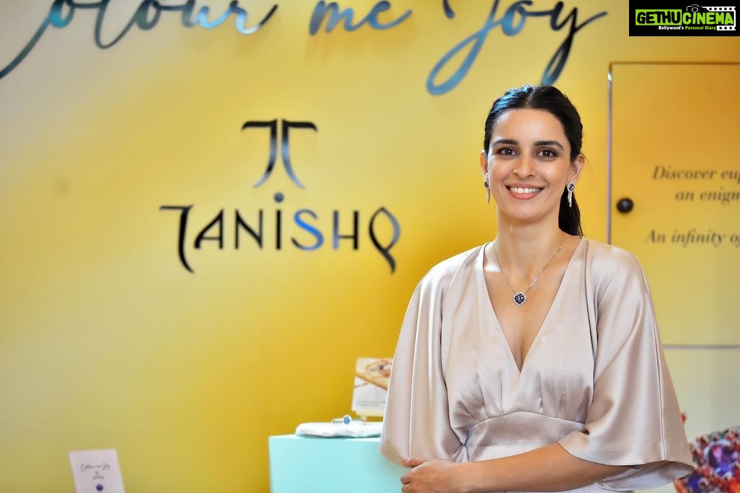 Ekta Kaul Instagram - A chorus of diverse gemstones and diamonds create a rainbow of wonder. I am truly enchanted by Tanishq’s #ColourMeJoy- the new cocktail collection of rings, earrings & cuff bangles that ring in euphoria. Indulge in the vibrant hues of #ColourMeJoy at your nearest Tanishq store or check it out on www.tanishq.co.in @tanishqjewellery #Tanishqjewellery #ColourMeJoy