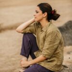 Ekta Kaul Instagram - Sea, Sun and a messy bun, because good vibes happen on tides 🌈🧚‍♀️🧚‍♀️🌈 #avoidbadpoetry 🙈🤣🙈 Sunday-inggg in my most comfortable pair of clothes by @indigene.craft Clicked by @iam_kunalverma