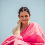 Ekta Kaul Instagram - नारी in सारी! 🌈🌈 #myloveforsaree Captured by @iam_kunalverma