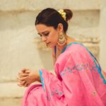 Ekta Kaul Instagram - नारी in सारी! 🌈🌈 #myloveforsaree Captured by @iam_kunalverma