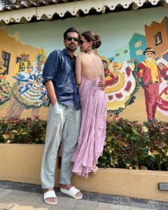 Ekta Kaul Instagram - My man and I.. 💕
@sumeetvyas

Styled by @ananyaarora2013 
Wearing @ordinaree_
Footwear @kkraftbuzz