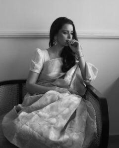 Ekta Kaul Instagram - Elegance never goes out of style. Reigning my love for sarees. 💕💕 . . . . . . . Captured by @gourabganguli Hmua @therealdevikathapa Saree @beatitude_stories