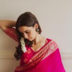 Ekta Kaul Instagram - Through the eyes of @gourabganguli.. 💕💕 After a fun shoot and a decent breakfast and a lot of fights! 😝😝 You are magic @gourabganguli please Baki photos bhi edit kar do 🙏🏻🙏🏻🙏🏻 😭😂 Wearing : @kosataga.in Make up and hair @therealdevikathapa Extensions @divadivinehair
