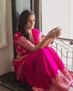 Ekta Kaul Instagram - Through the eyes of @gourabganguli.. 💕💕 After a fun shoot and a decent breakfast and a lot of fights! 😝😝 You are magic @gourabganguli please Baki photos bhi edit kar do 🙏🏻🙏🏻🙏🏻 😭😂 Wearing : @kosataga.in Make up and hair @therealdevikathapa Extensions @divadivinehair