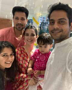 Ekta Kaul Instagram - Happy Diwali everyone ! 
May the light of diya guide you to the way of happiness. 
May every aspect of your life becomes luminous. 
And may you be healthy and happy. 🌈🌈💕💕

दीपावाली की हार्दिक शुभकामनाएँ 💥💥

Don’t burn crackers 🙏🏻🙏🏻

Wearing @aachho 
Ved 👕 @littlelovebespoke