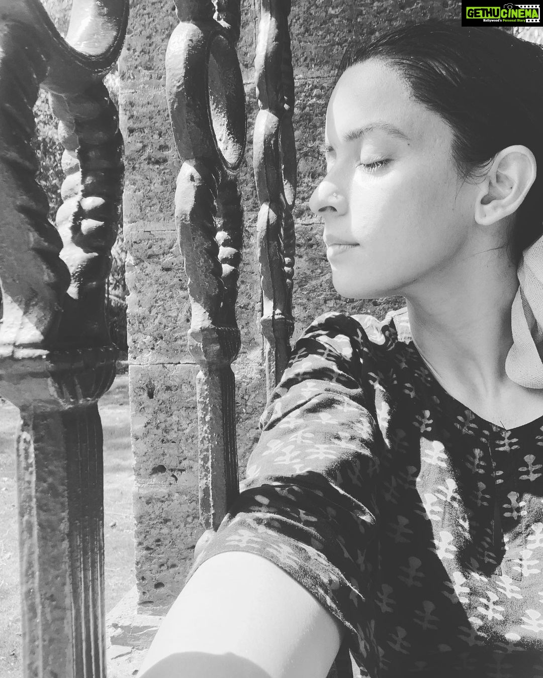 Ekta Kaul Instagram - I am cold. And sun ain’t helping!
