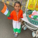 Ekta Kaul Instagram - Happy happy happy Independence Day. #realpatriotism If you guys are going to Lokhandwala from char Bangla. Don’t forget to say hi and buy flags from her..