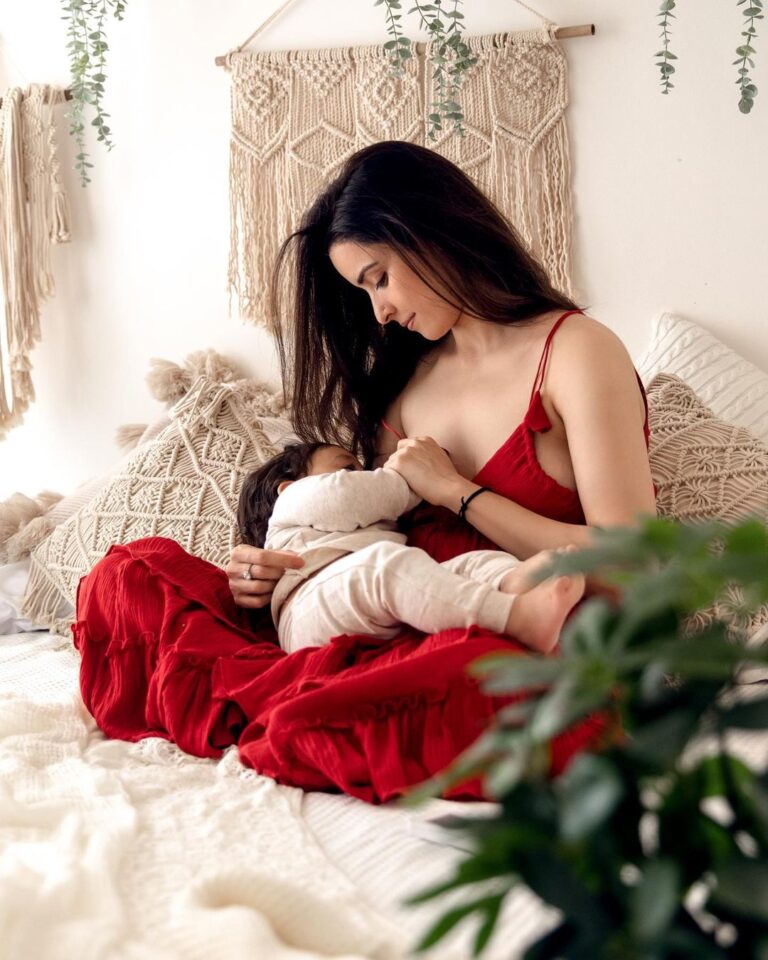 Ekta Kaul Instagram - Happy breast feeding week everyone! Let’s protect, promote and support breast feeding if it’s your choice as a mother. And let’s support the right of women to breast feed anywhere and at anytime. #writeforrights 📸 @thelooneylens