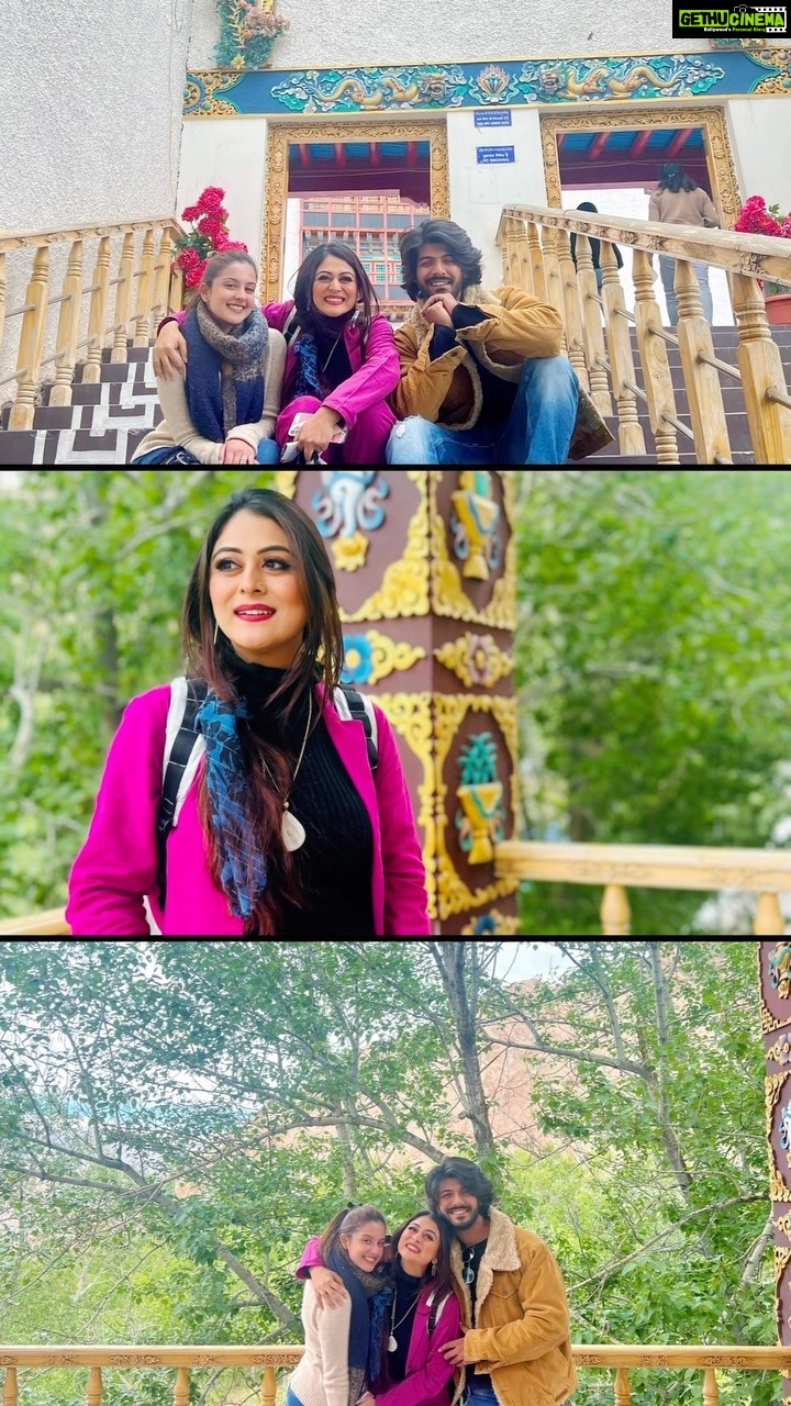 Falaq Naaz - 111.5K Likes - Tujhko main rakh lun wahan jahan pe kahin hai mera yaqeen💕🌹
Ps-: thanks to my phone gallery for this beautiful video though I skipped my heartbeats while watching it🦋♾️ I didn’t want to upload anything but I just couldn’t hold back hence sharing this video here❤️
Some unforgettable memories which I m gonna cherish for rest of my life (23-06-22 you have my heart)💕💫
Doston waqt laut ke nahi aata jo bhi hai bass ye hi ikk pal hai❤️❤️❤️❤️ #sabr #innallahamaasabirin
