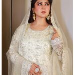Falaq Naaz Instagram - And a little bit of pixie Dust 🧚‍♀️💫 . . . Outfit-: @asbaabofficial Makeup-: @zk_bridal_studio_and_academy Pc-: @sn_photografy_06 . . . #bridallook #falaqnaaz #ɴᴇᴡᴘᴏsᴛ #trending #whitelehenga #fashion #photoshoot #pictures