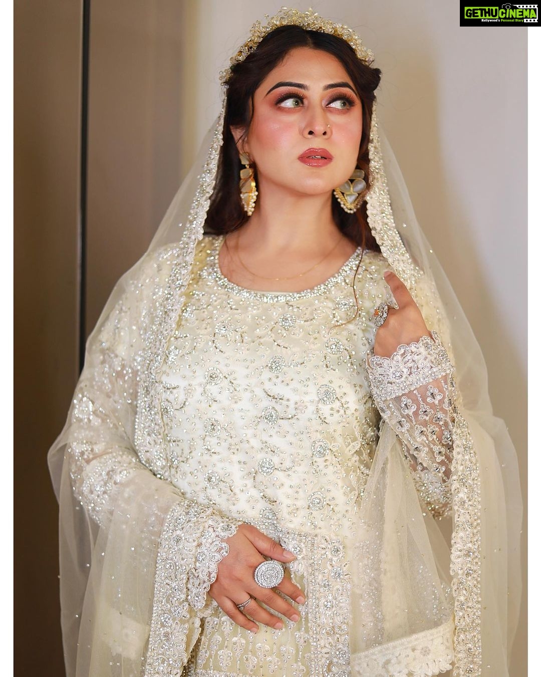 Falaq Naaz - 32.9K Likes - Most Liked Instagram Photos