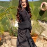 Falaq Naaz Instagram - Ishq di baajiyan ✨ . . . 👗-: @jaipurkurtis.co.in Mua-: @zk_bridal_studio_and_academy . . . #trendingreels #ishqdibaajiyaan #falaqnaaz #viral #reels #foryou #collaboration #suit #anarkali #stylingtips #slomo #bollywoodsongs #black #outfits #fashion #explore