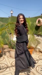 Falaq Naaz Instagram - Ishq di baajiyan ✨ . . . 👗-: @jaipurkurtis.co.in Mua-: @zk_bridal_studio_and_academy . . . #trendingreels #ishqdibaajiyaan #falaqnaaz #viral #reels #foryou #collaboration #suit #anarkali #stylingtips #slomo #bollywoodsongs #black #outfits #fashion #explore