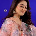 Falaq Naaz Instagram - Captured by @sn_photografy_06 In frame @falaqnaazz Edit @wasey_rock69 Mua @makeup_by_aasiyakashmiri Outfit @iai_apparel Jewellery @the_jewel_gallery #fashioninfluencer #celebrity #canon80dphotographysupport #trending #viralpost Mumbai Malad