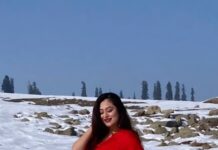 Falaq Naaz Instagram - The Red saree shoot in snow and srk song ❤️❄️ . . . #dreamy #gulmarg #snow #trendingreels #srk #ddlj #bollywoodvibes #yrf #foryou #falaqnaaz #explorepage #kashmir #december #snowfall #season #photoshoot #traveler #travelgram #instagood #outfits #redsaree #winter #boots #viral #reels #love