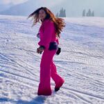 Falaq Naaz Instagram – Hume to loot liya💕❄️ 
.
.
.
Wearing-: @trenbee_ 
.
.
.
#reelitfeelit #falaqnaaz #besharamrang #srk #pathan #trendingreels #song #bollywood #snowfall #december #kashmir #outfits #winter #decemberborn #season #foryou #viral #explorepage #falaqnaaz #gulmarg #winteriscoming #slomo #kashmirindecember #2022 #pathan #bollywoodsongs #bollywoodvibes #travel #travelgram #travelblogger #travelphotography Gulmarg, Kashmir