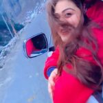 Falaq Naaz Instagram - 💕💕❄️❄️ . . . #trendingreels #foryou #kashmir #snow #falaqnaaz #december #destination #srk #yrf #bollywoodvibes #song #mitwa #viral #explorepage #travelgram #travelblogger #sonamarg #season #love #mountains #slomo #templates #birthdaymonth #decemberborn #winter #snowfall Sonamarg, Jammu And Kashmir, India