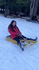 Falaq Naaz Instagram - Dil to pagal hai❤️ . . . #trendingreels #snow #winter #kashmir #snowfall #sledgeride #viral #reels #explorepage #foryou #falaqnaaz #fun #december #2022 #wintervibes #bollywoodsongs #srk Sonamarg, Jammu And Kashmir, India