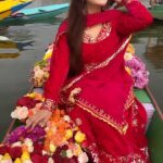 Falaq Naaz Instagram - Jheelon ka sheher💕 . . . #kashmir #dallake #reelitfeelit #falaqnaaz #instagram #foryou #explorepage #trendingreels #viral #reels #shikara #srinagar #travelreels #december #birthdaymonth