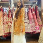 Falaq Naaz Instagram - Presenting ‘Jameel’ Stunning trail garara in rusty Orange with an Ivory undertone .. Garar with antique work and heavily embroidered front and sleeves Lovely handwork dupatta Priced at 27900/-INR For enquiries Call / WhatsApp +919819954540 Asbaab by Madiha Farooq Store Location 📍: 18/144, Nehru Rd, Anand Nagar, Vakola, Santacruz East, Mumbai, Maharashtra Outfits by @asbaabofficial Styling @madihafarooqstyle Artist @falaknazz #asbaabofficial #bridetobe #bigfatwedding #bridalmakeup #bridalfashion #wedding #onlineshopping #sharara #garara Asbaab By Madiha Farooq