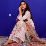 Falaq Naaz Instagram - Captured by @sn_photografy_06 In frame @falaqnaazz Edit @wasey_rock69 Mua @makeup_by_aasiyakashmiri Outfit @iai_apparel Jewellery @the_jewel_gallery #fashioninfluencer #celebrity #canon80dphotographysupport #trending #viralpost Mumbai Malad