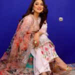 Falaq Naaz Instagram - Captured by @sn_photografy_06 In frame @falaqnaazz Edit @wasey_rock69 Mua @makeup_by_aasiyakashmiri Outfit @iai_apparel Jewellery @the_jewel_gallery #fashioninfluencer #celebrity #canon80dphotographysupport #trending #viralpost Mumbai Malad