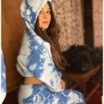 Falaq Naaz Instagram - Above all else, Embrace your flaws💫✨ . . . Wearing-: @godevils Brand pr-: @ishreen_vadi . . . #hoodie #tracksuit #winteroutfit #falaqnaaz #collaboration #collaborationindia #explorepage #foryou #trendingnow