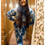 Falaq Naaz Instagram - Above all else, Embrace your flaws💫✨ . . . Wearing-: @godevils Brand pr-: @ishreen_vadi . . . #hoodie #tracksuit #winteroutfit #falaqnaaz #collaboration #collaborationindia #explorepage #foryou #trendingnow